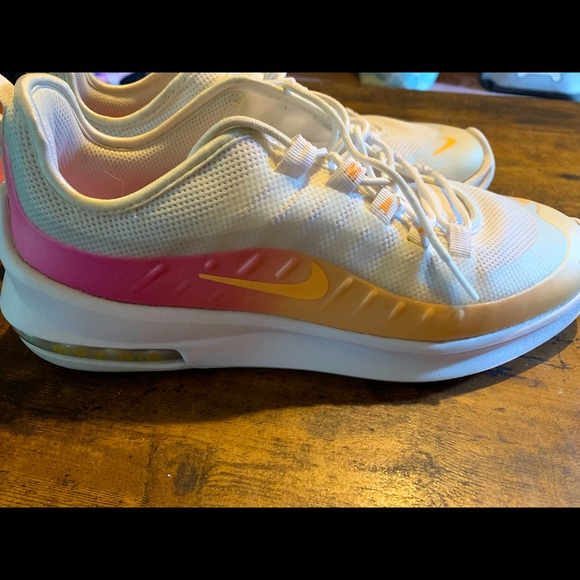 Nike Shoes - Nike Air Max 9.5